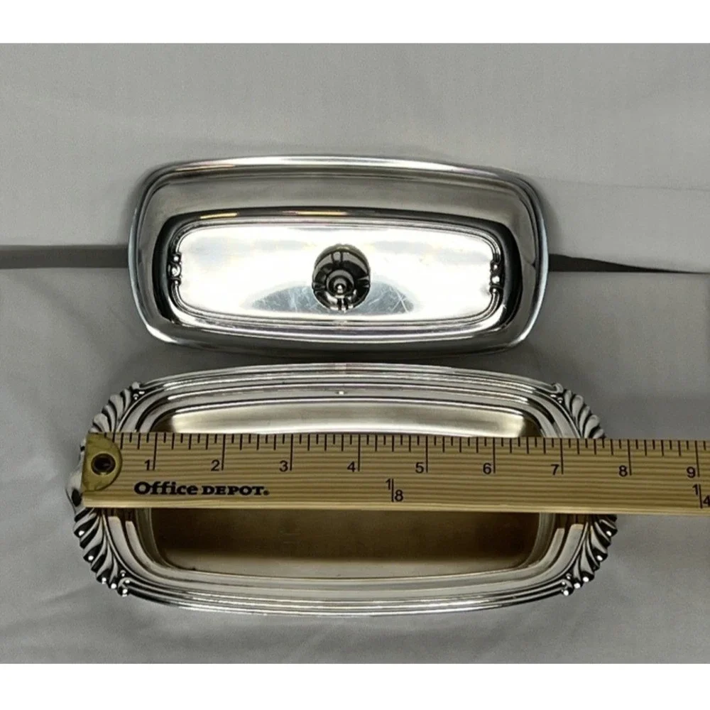 Oneida Ltd Silver Plated Butter Dish Scalloped‎ Shell Handles Domed Lid Vintage